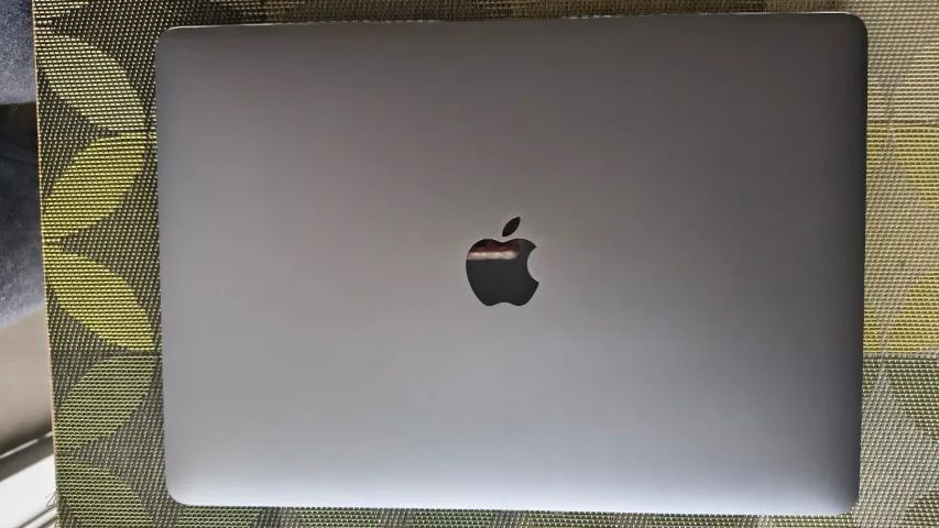 MacBook Pro 13 polegadas 2,0 GHz Intel Core i5 SSD 512GB Prateado