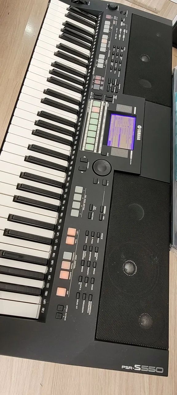 Yamaha PSR-S550 電子キーボード Teclado Yamaha PSR S550 - Instrumentos musicais - Santa Felicidade