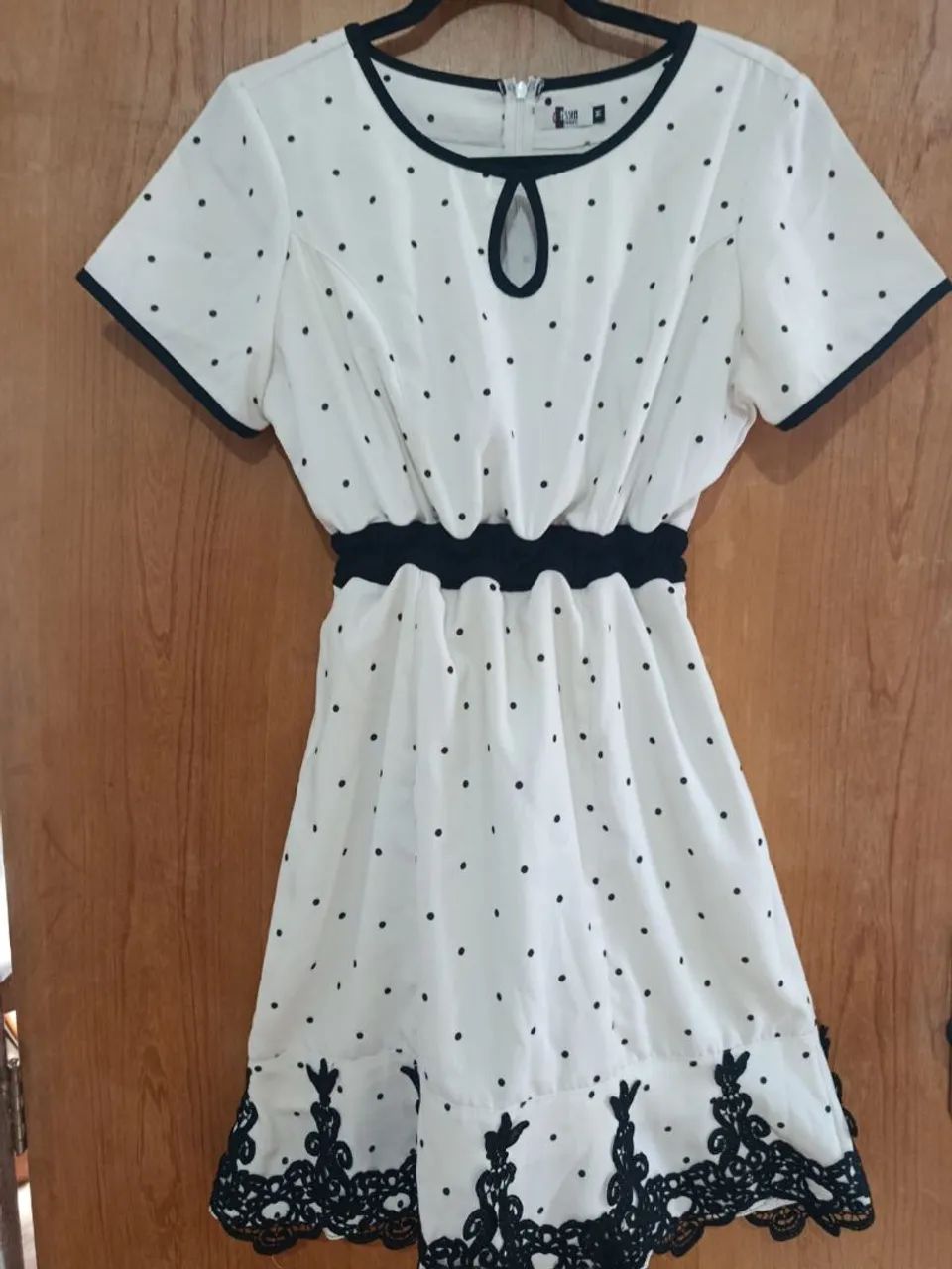 Vestido Elegante Branco e Preto tamanho M detalhe rendado e sofisticado  - Foto 2