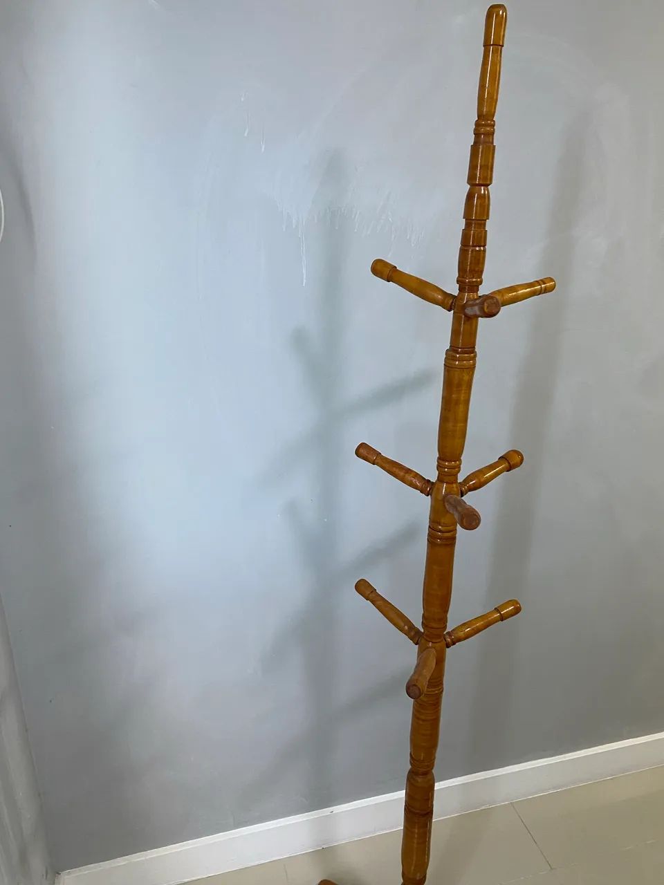 Vendo Cabideiro de madeira 