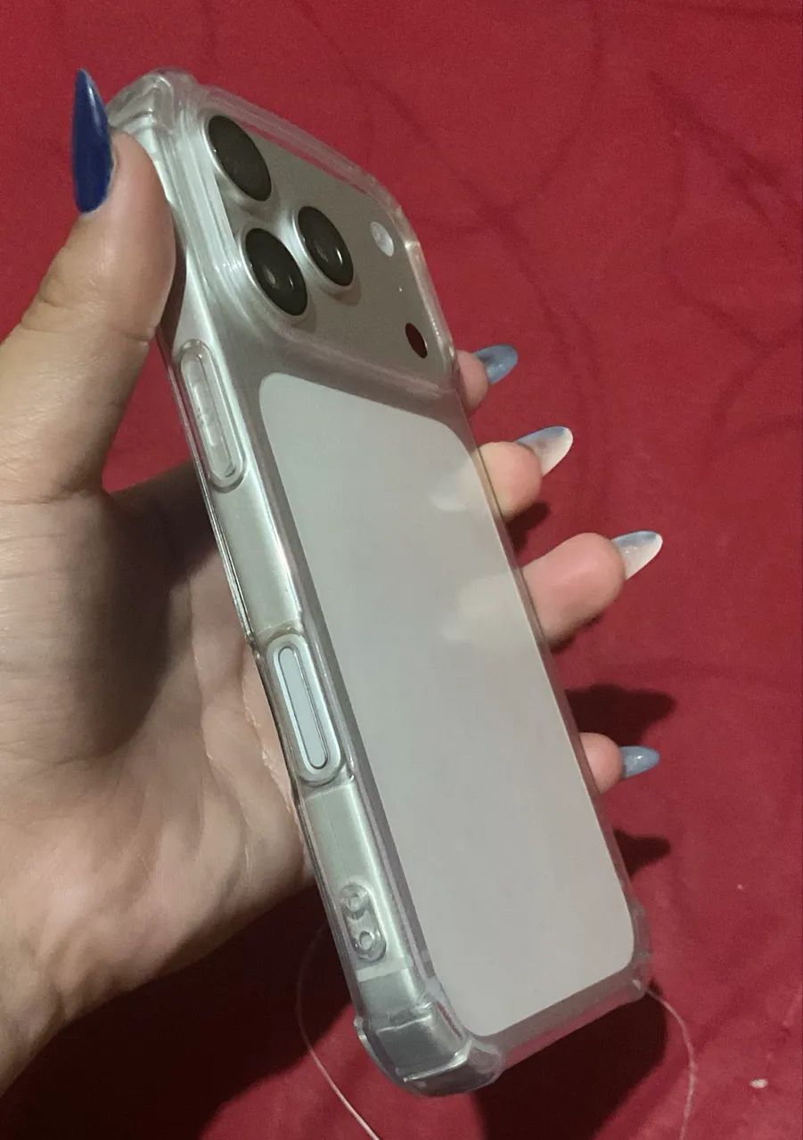 Vendo iphone 17 pro no valor de 7.800 com dois meses de uso, acompanha caixa e capinha  - Foto 2