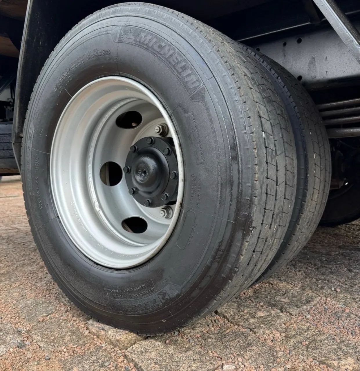 Caminhão  MB Accelo 815 Baú  - Foto 4
