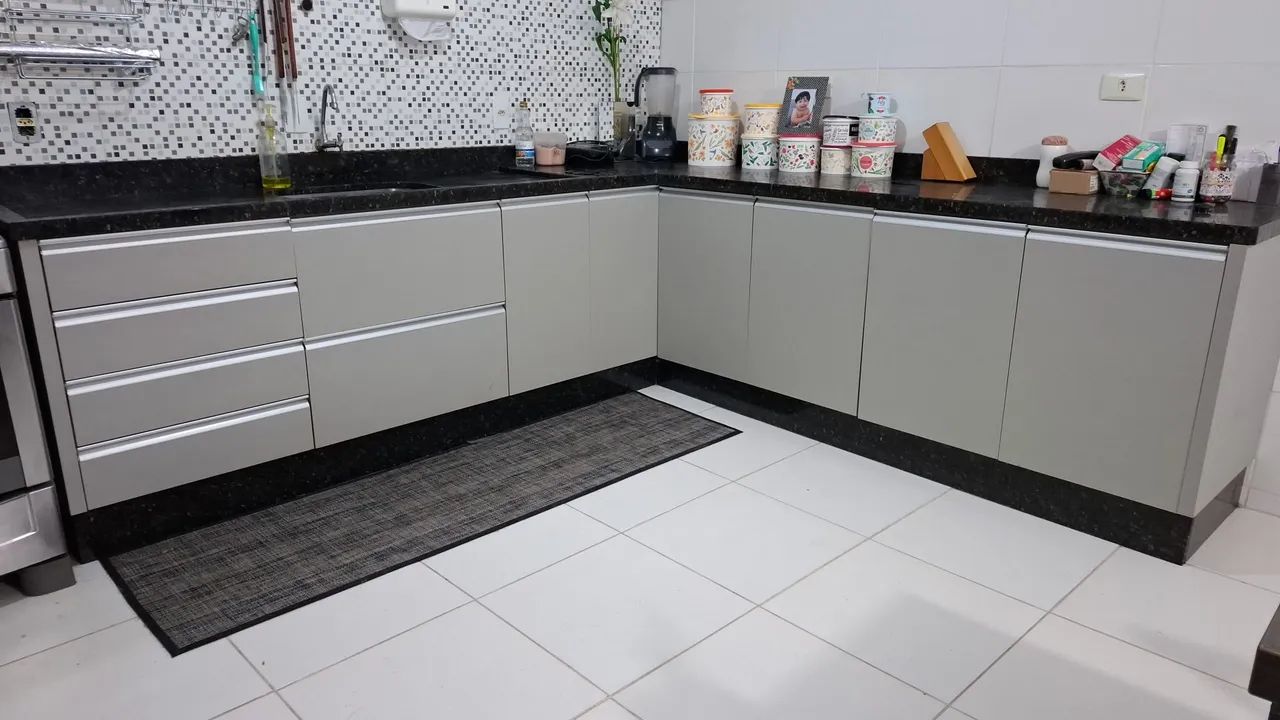 Balcão de cozinha planejado com granito 