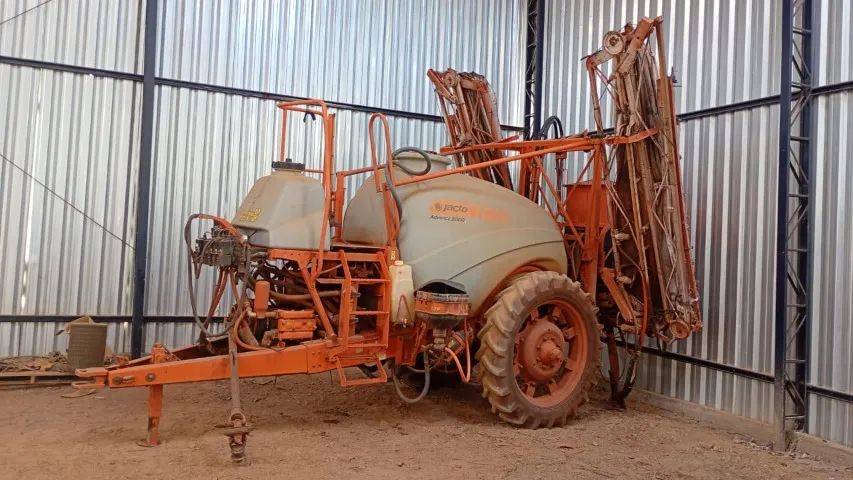 PULVERIZADOR VORTEX ADVANCE  3000 LITROS  2014
