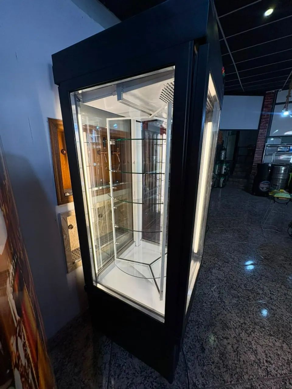 Boleira vitrini refrigerada semi nova - Foto 2