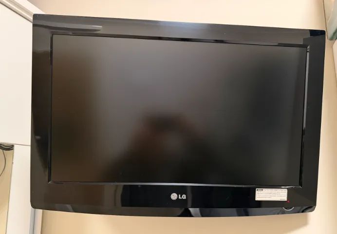 TV LG LCD 32" - Excelente estado  Funcionando perfeitamente Tela sem manchas e sem riscos 