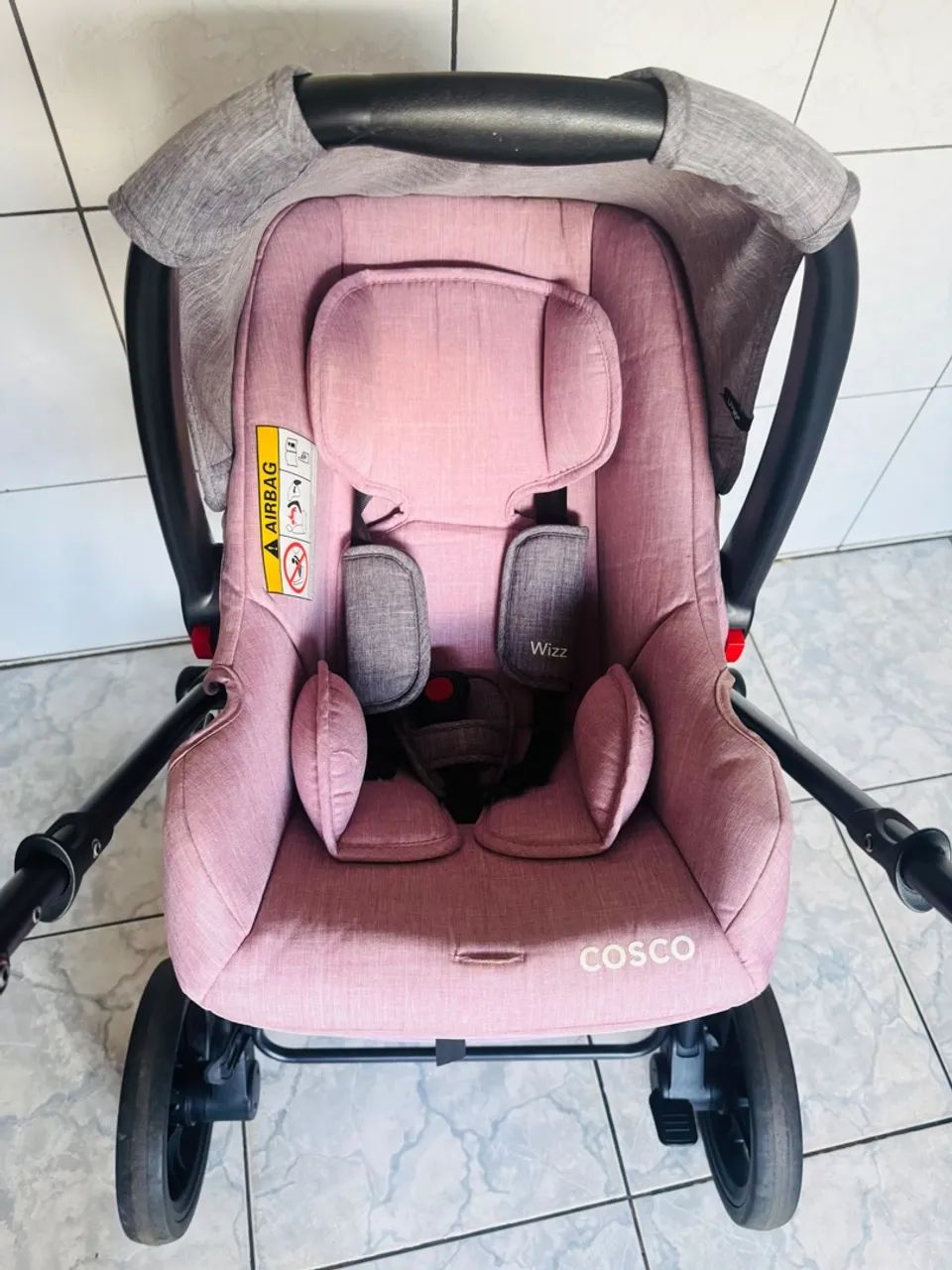 Carrinho de bebê com bebê conforto - Foto 2