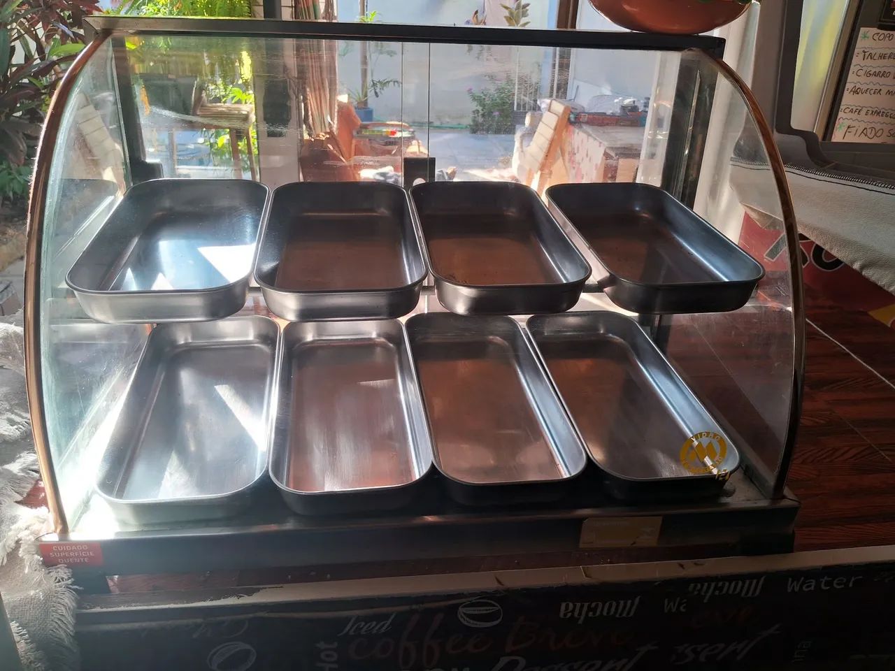 Vendo vitrine para salgados 8 bandeijas semi nova