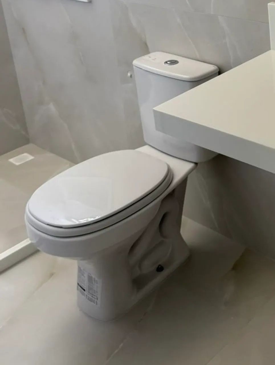 Deca Toilet with Integrated Tank + Lid - New
