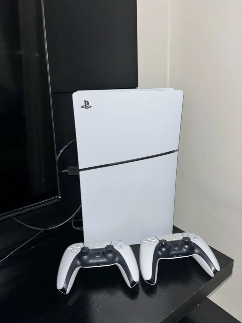 PS5 Slim 825GB + 2 Controles DualSense - Foto 2