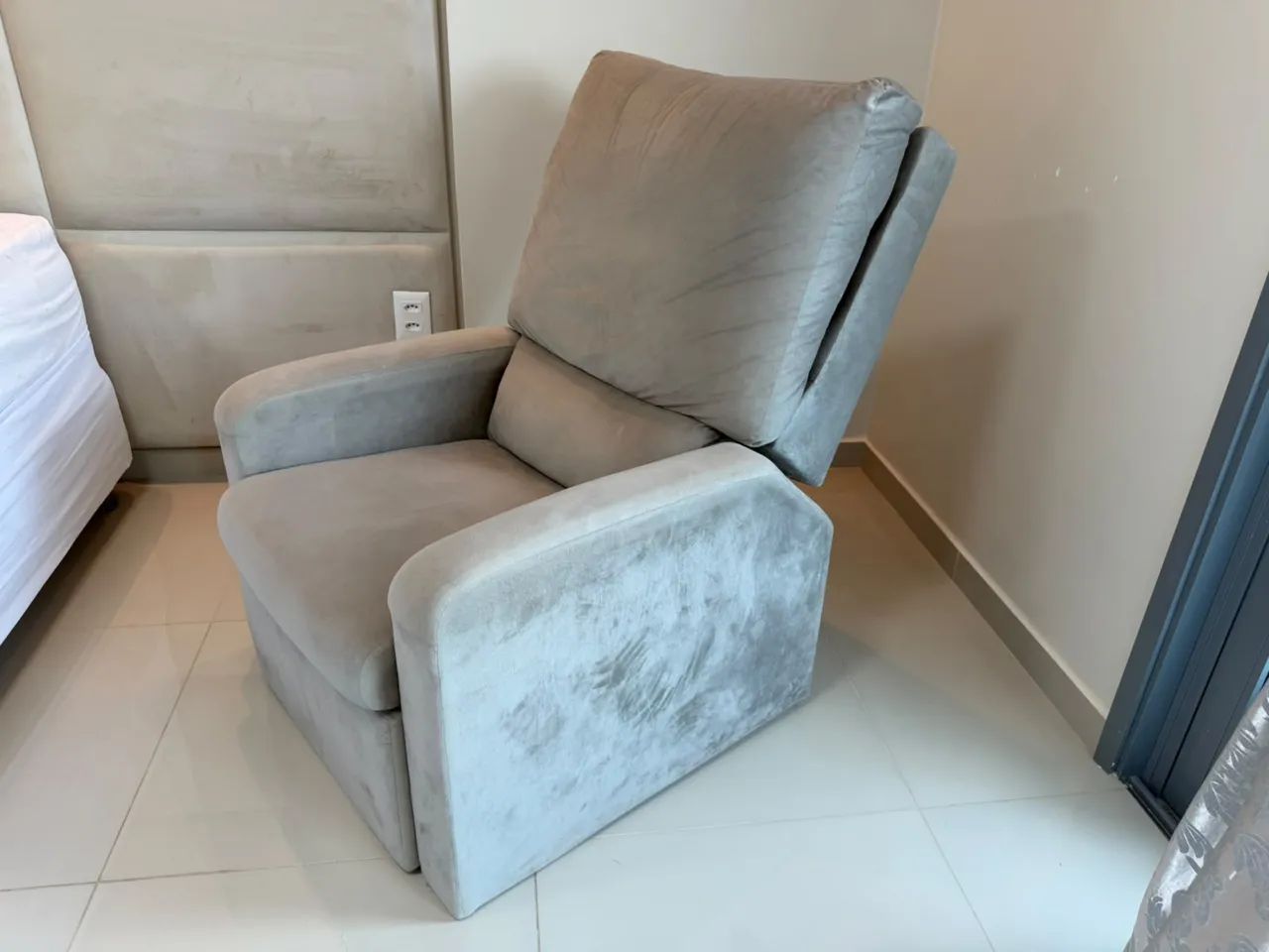 Poltrona do Papai Reclinável em Suede Cinza - Foto 3