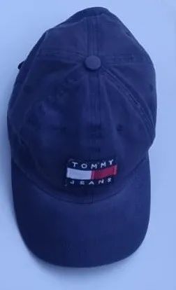 Bone em tecido azul marinho com detalhes branco e vermelho tommy hilfiger