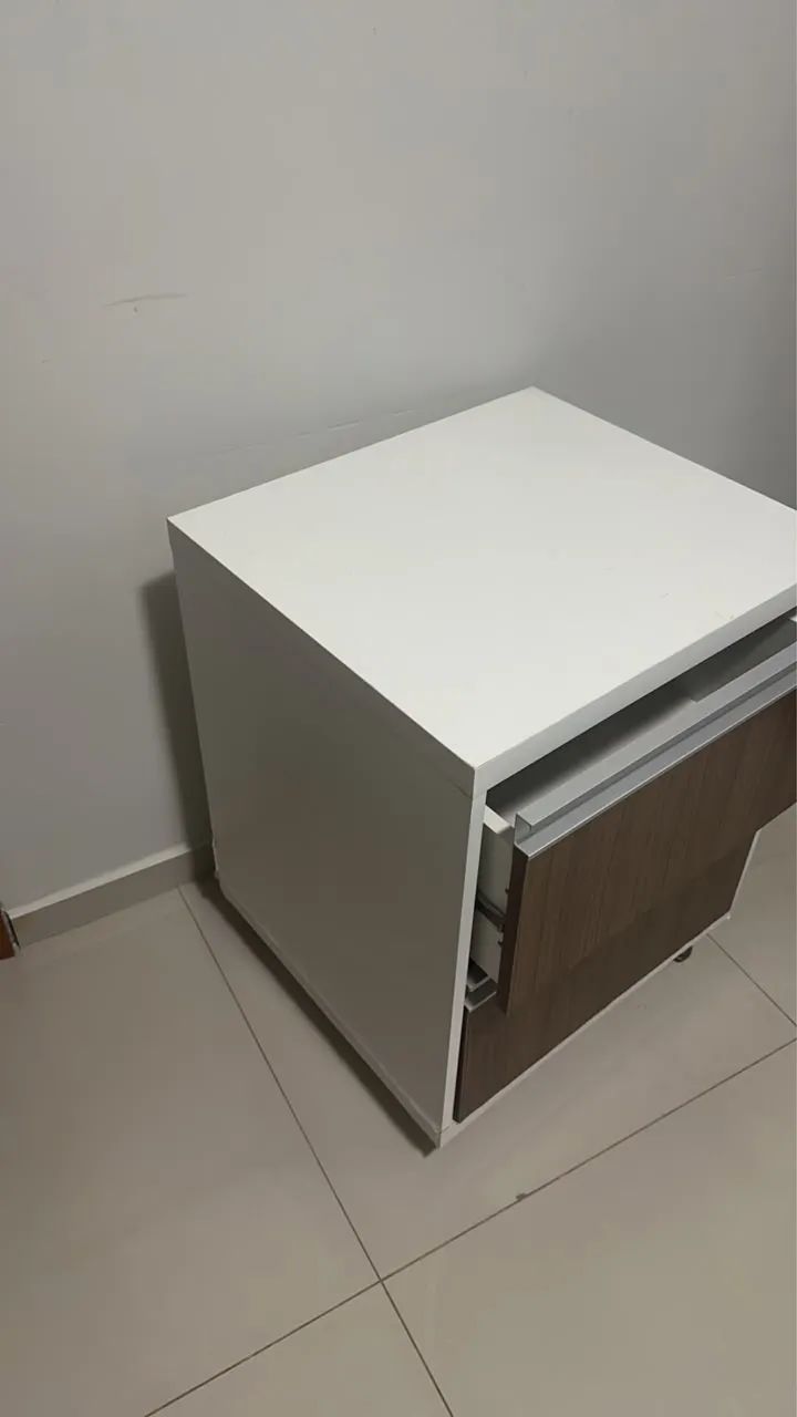 Mesinha de cabeceira 
