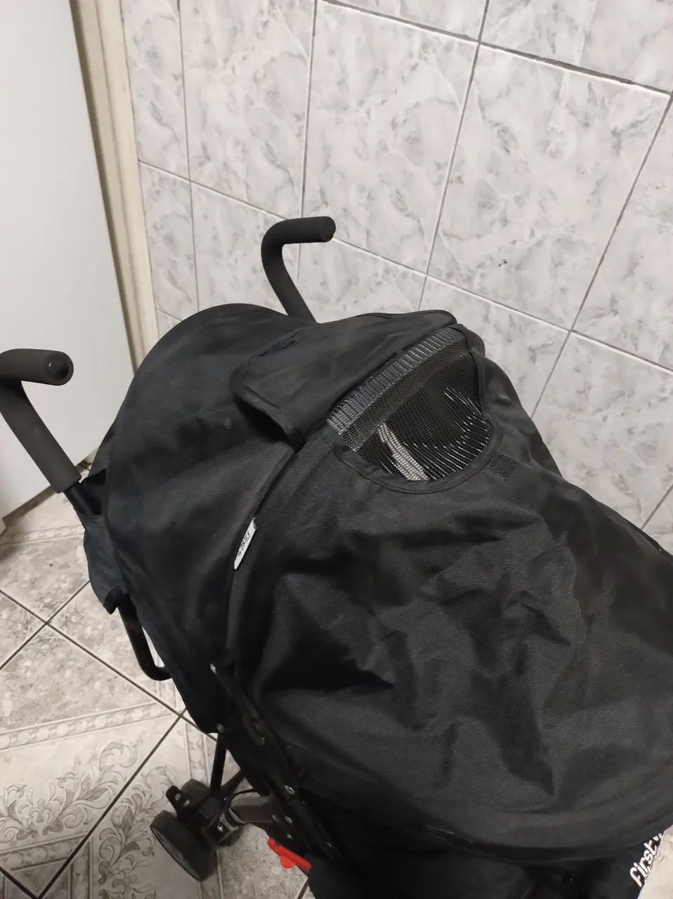 Carrinho de bebê guarda chuvas ótimo Estado  - Foto 4