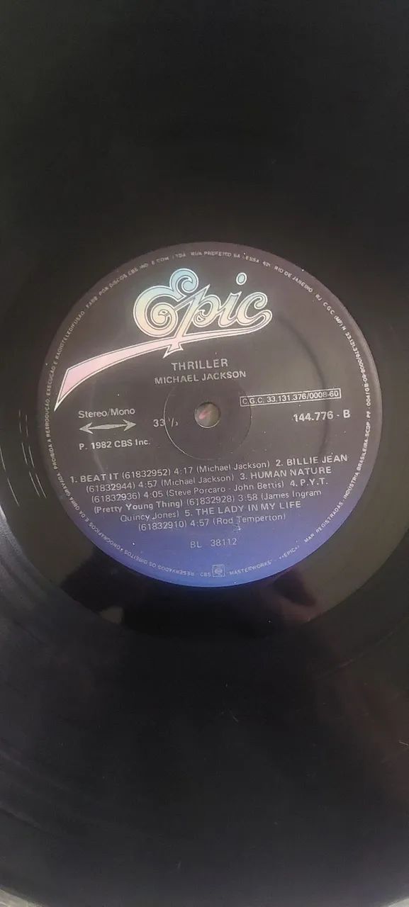 LP Vinil Michael Jackson "Thriller" com encarte completo - Foto 4