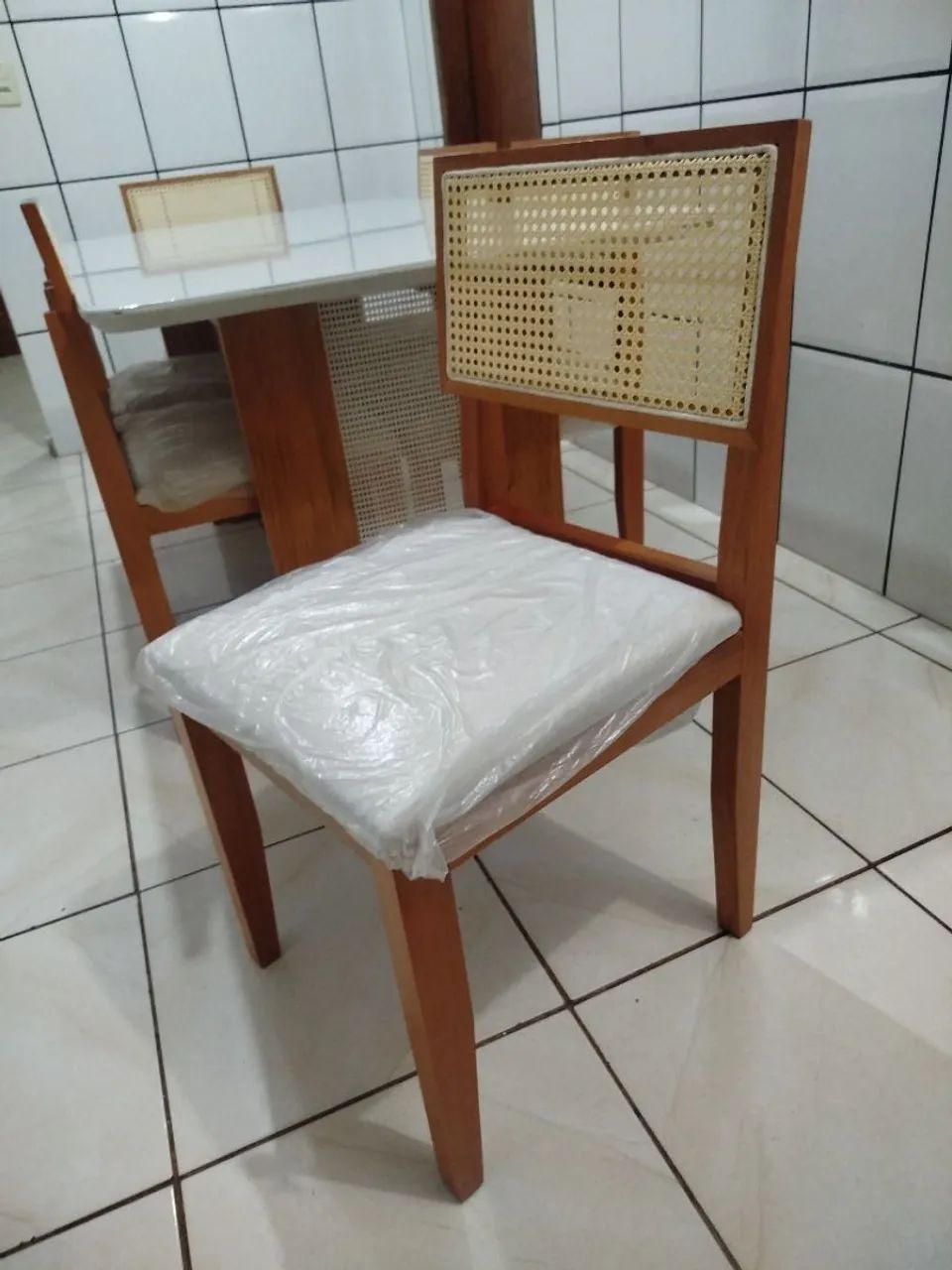 Mesa de jantar com seis cadeiras  - Foto 2