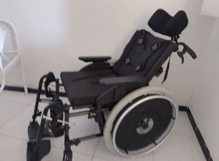 Cadeira de rodas para idosos  - Foto 2