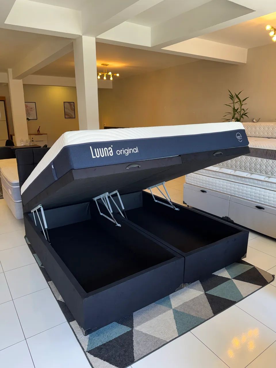 Cama box BAÚ KING COM COLCHÃO LUUNA ESPUMA COM CABECEIRA - Entrego!  - Foto 3