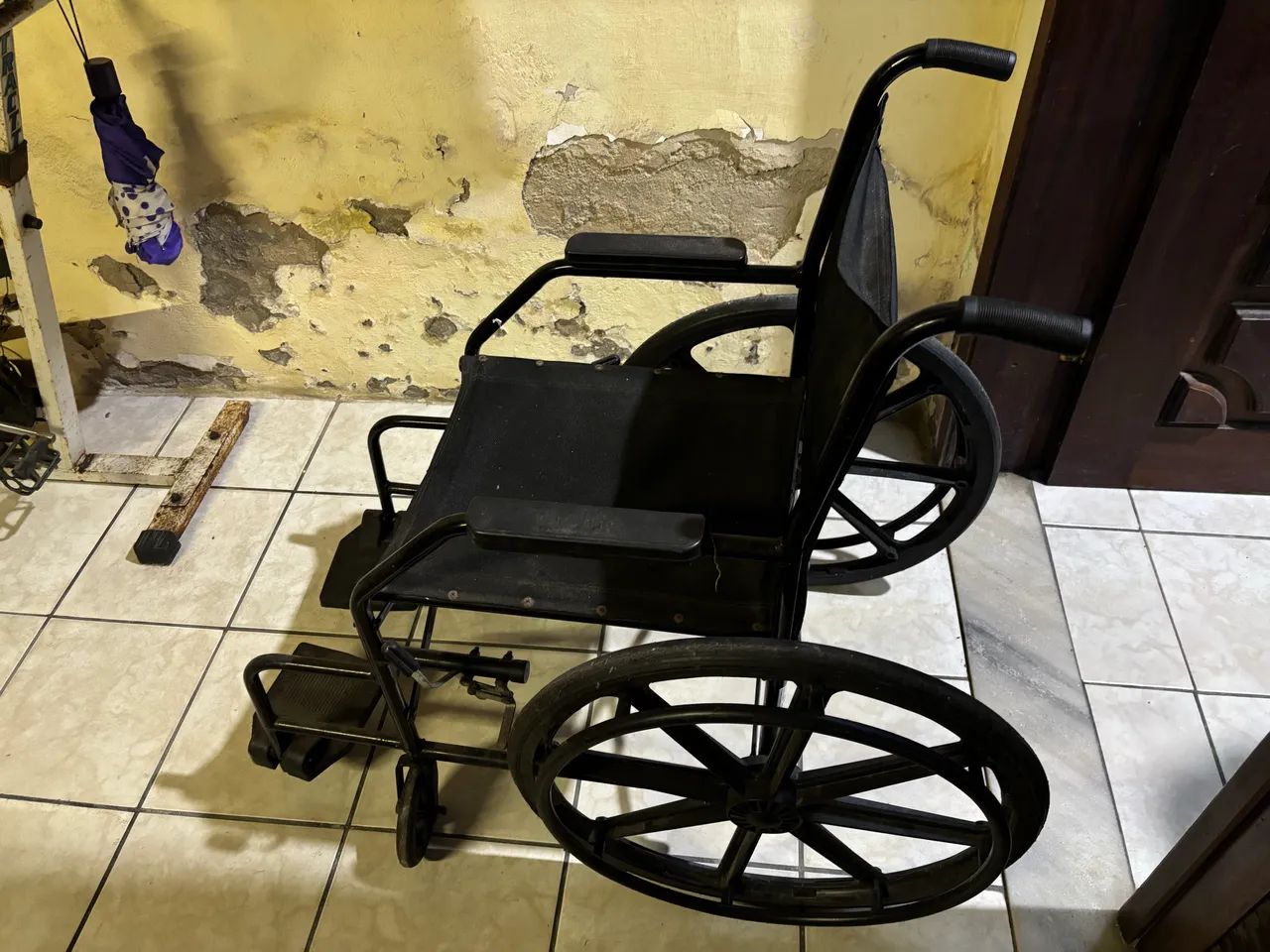 Cadeira de rodas em perfeito estado de conservação  - Foto 3