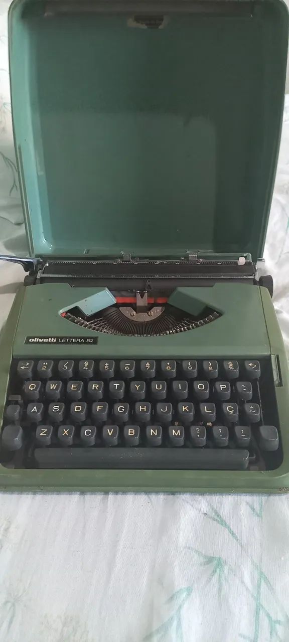 Maquina De Escrever Olivetti Lettera 82