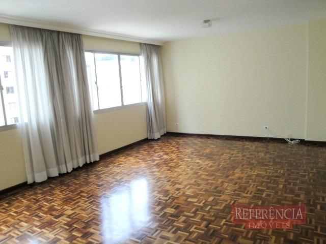 Amplo Apartamento, Reformado, Ensolarado com Ótima Localização, Próx. Colégio Bom Jesus