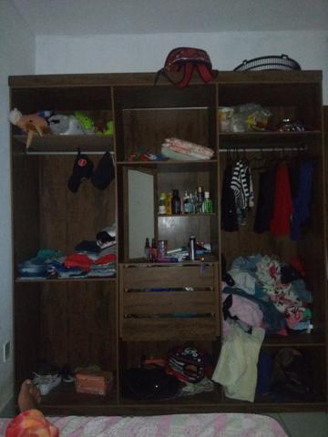Vendo um guarda roupa semi novo.todo bem de casal 6 portas,3 gavetas