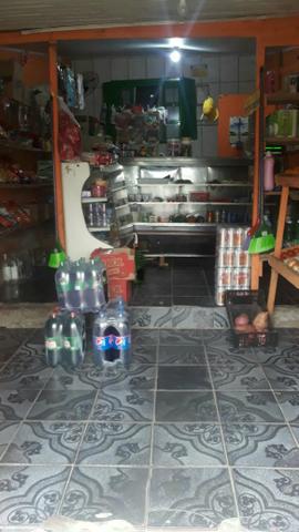 Casa e comércio com mini mercado em funcionamento