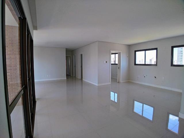 Apartamento no Centro em Itajaí. 3 Suítes, 147M², 2 Vagas de Garagem
