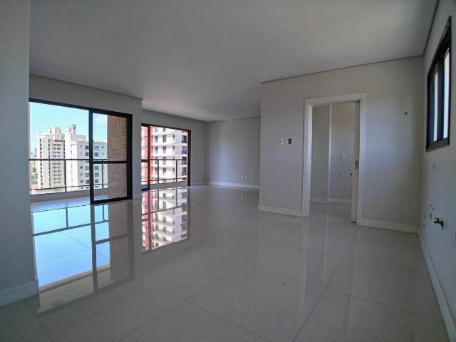 Apartamento no Centro em Itajaí. 3 Suítes, 147M², 2 Vagas de Garagem - Foto 2