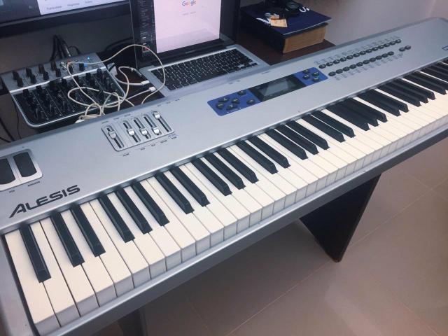Teclado sintetizador - Alesis QS8.2 - Foto 2