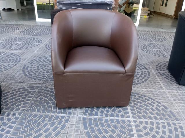 Poltrona marom NOVA! Só 199,00 - Foto 3