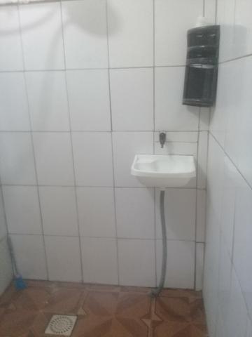 Alugo quarto mobiliado para homens - Foto 4