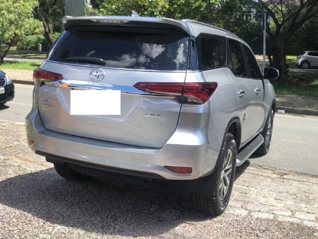 Toyota hilux sw4 srx 4x4 2.8 tdi 16v diesel aut 07 lugares ano 2018/19 - Foto 5