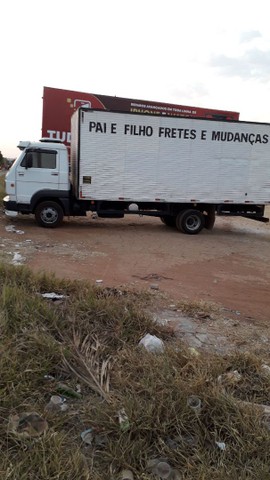 VENDO CAMINHÃO VOKIS 10160.BAÚ VALOR 200.000