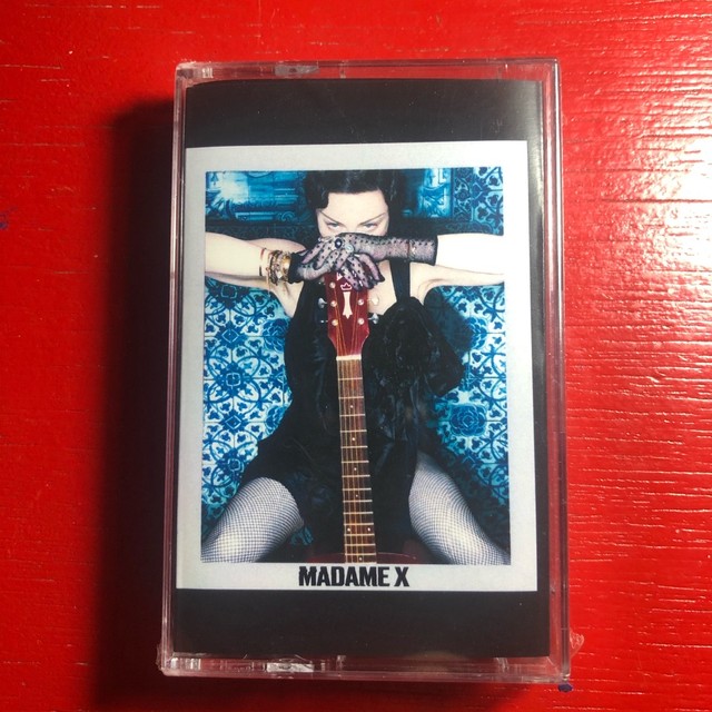 Madonna madame x k7 preta LEIA