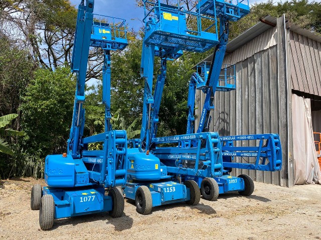 Plataforma Elevatória Articulada Elétrica