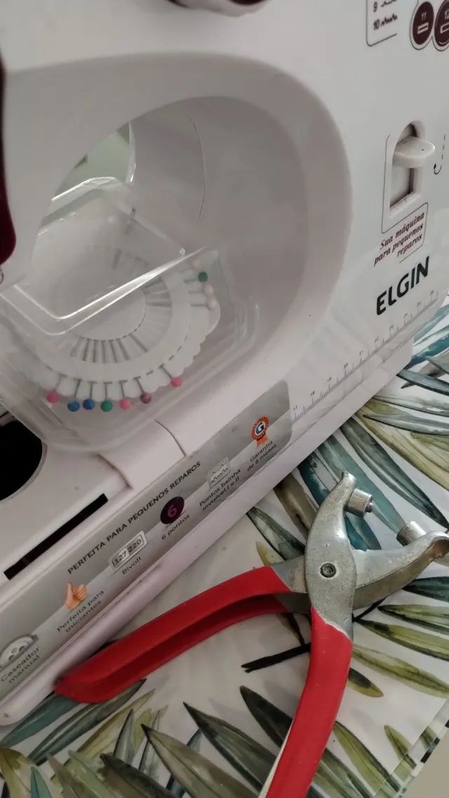 Máquina de costura para pequenos reparos