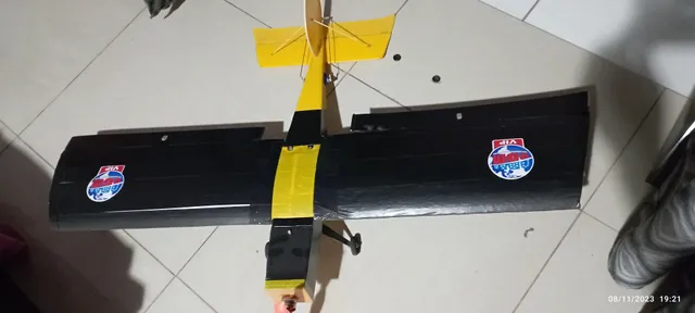 Teste avião de controle remoto RC tucano esquadrilha da fumaça