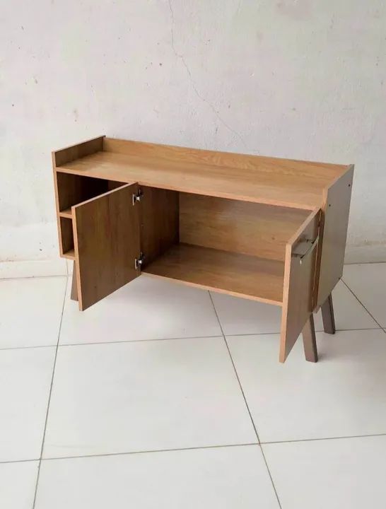 Rack Retrô na cor Amêndoa todo no MDF com pés na madeira maciça suportando tv de até 43" - Foto 2