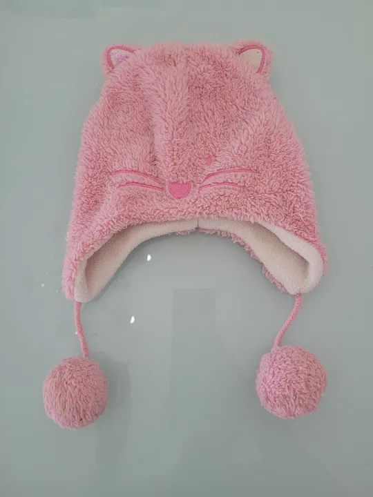 Gorrinho de inverno infantil com pompom rosa