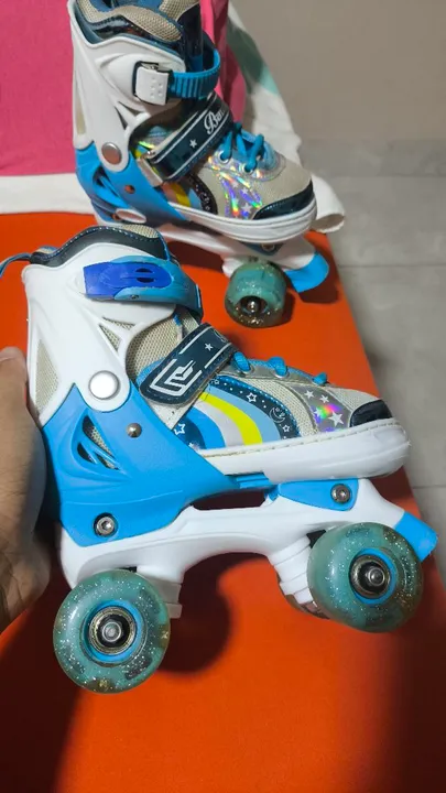 Patins infantil unisex R$ 150,00