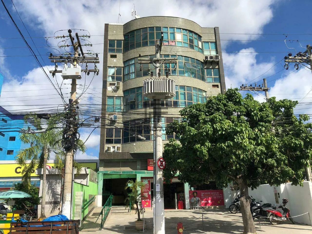 Ampla sala comercial no centro de Araruama - R$ 210.000,00