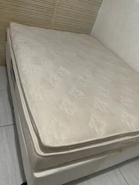 Cama box casal, box + colchão, semi  nova, posso entregar 