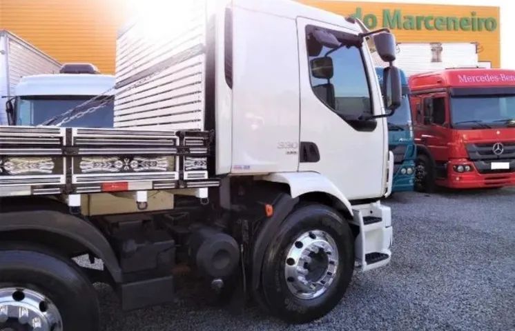Volvo VM 330 Carroceria  - Foto 9