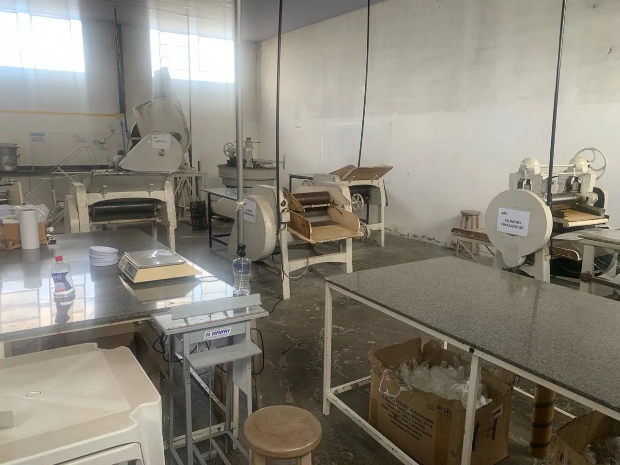 Empresa de massas a venda ! Maquinário completo e câmara fria. 