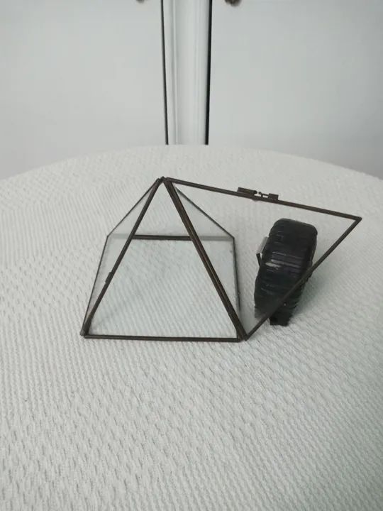  Pirâmide de vidro e metal - Foto 4