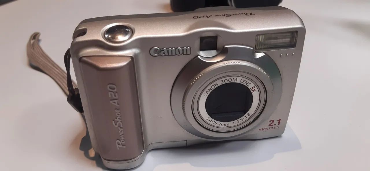 Câmera digital Canon PowerShot A20 funcionando <br>