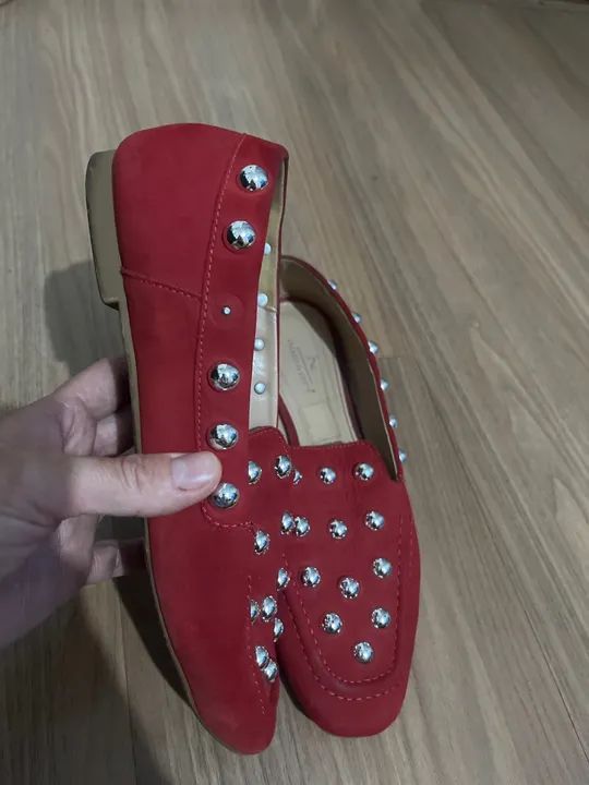 Sapatilhas Vermelhas com Detalhes em Metal - Foto 2