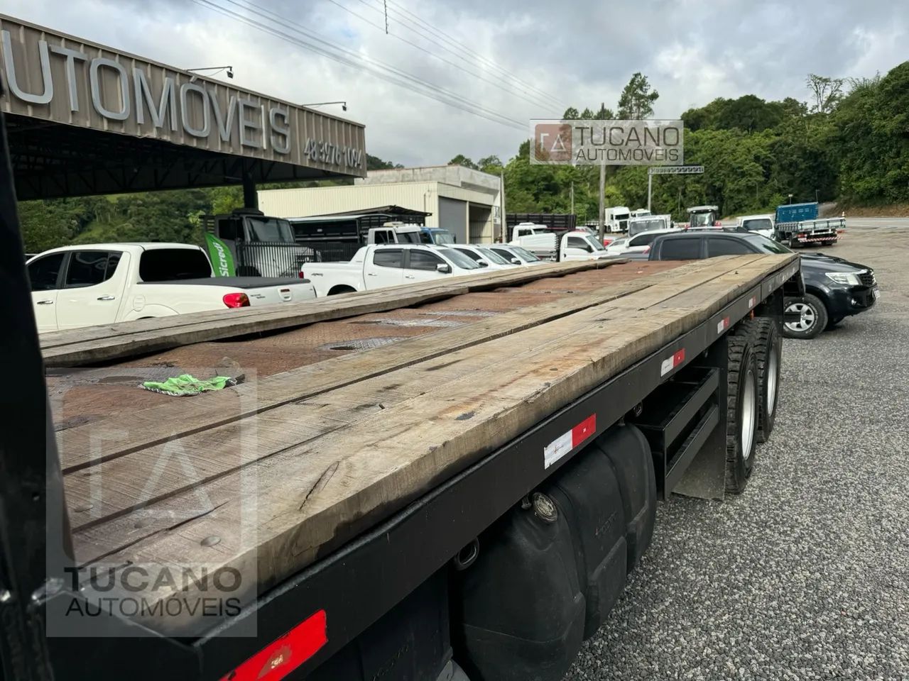 Caminhão Volvo VM 260 Truck - 2012 - Plataforma - Foto 8