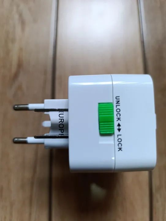 Adaptador universal branco. Modelo Tomada de 3 pinos. - Foto 2